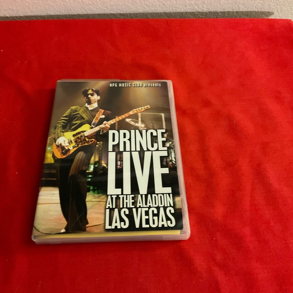 Prince Tshirt & Concert Book + 1 - image 8